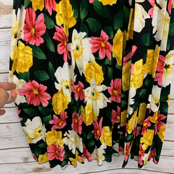 T Tahari Floral Printed Pleated Belted Dre… - Picture 6 of 12